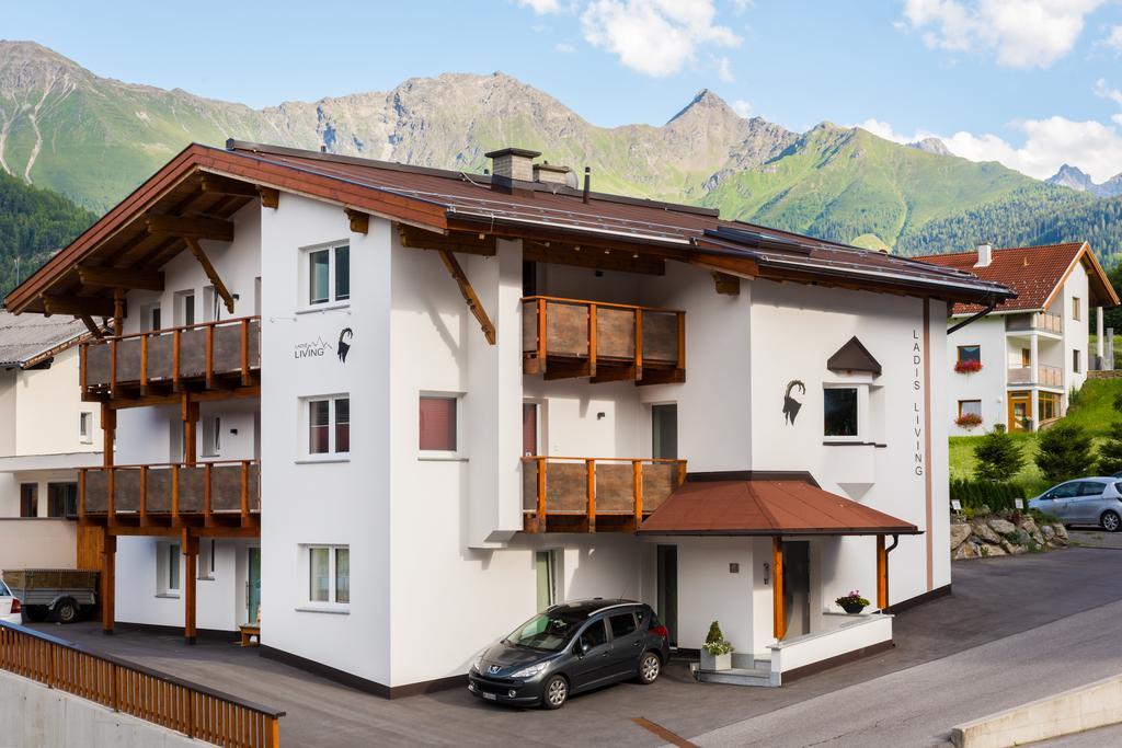 Ladis Living Lägenhet Exteriör bild